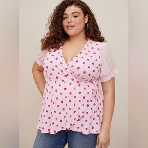 Torrid pink lip print wrap top size 3X